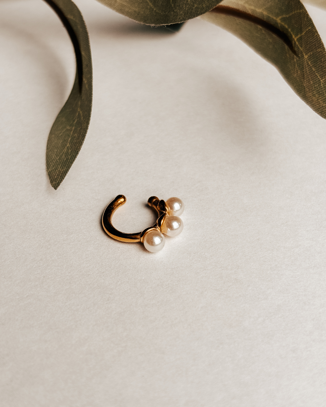 Lala 3 Pearls Gold Ear Cuff