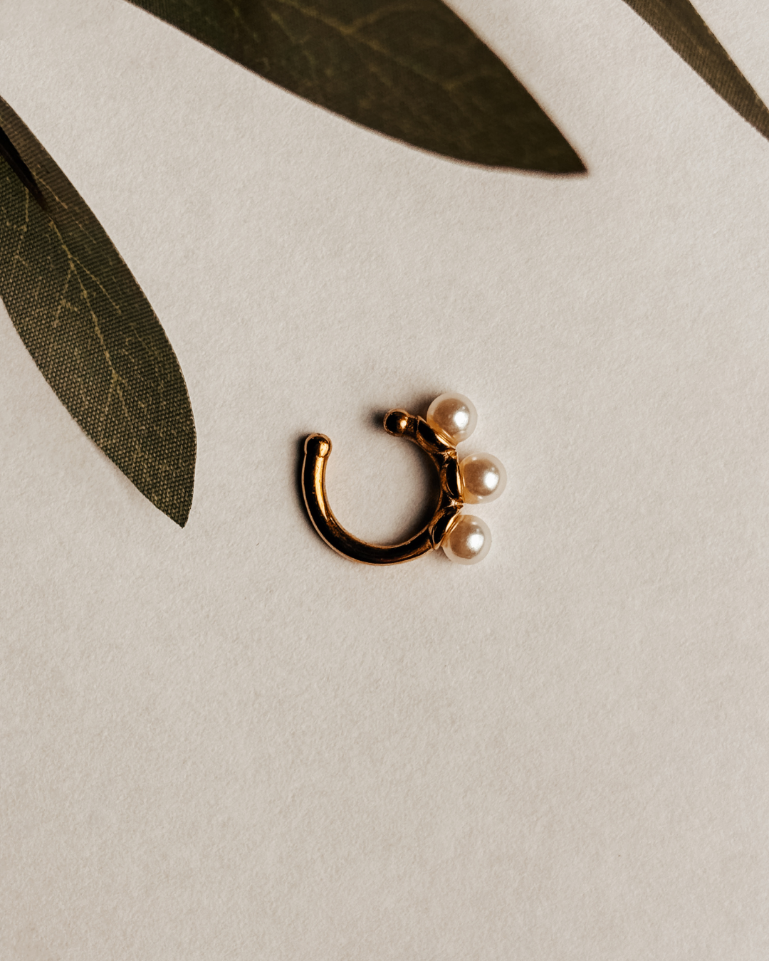 Lala 3 Pearls Gold Ear Cuff